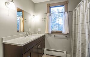 Walkable Charm Near Ogunquit Beach - Ogunquit, Maine