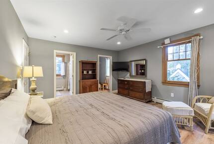 Walkable Charm Near Ogunquit Beach - Ogunquit, Maine