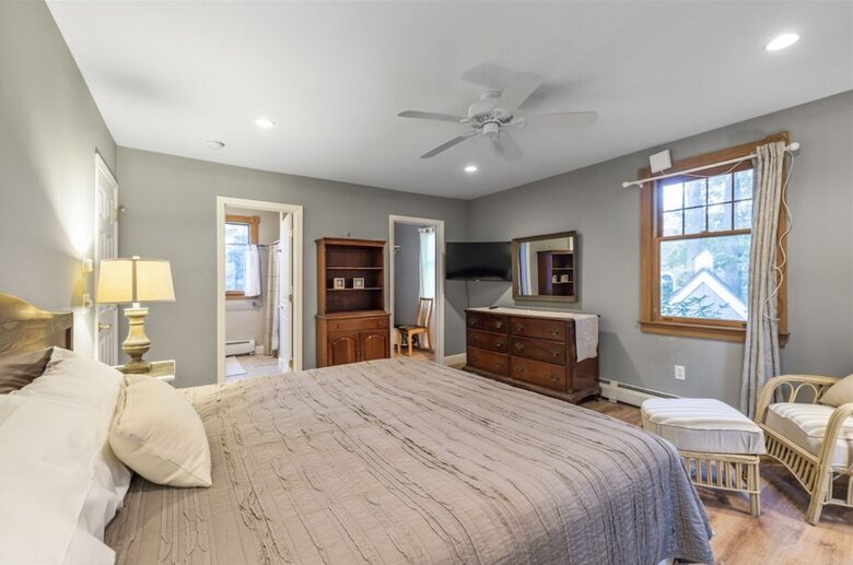 Walkable Charm Near Ogunquit Beach - Ogunquit, Maine