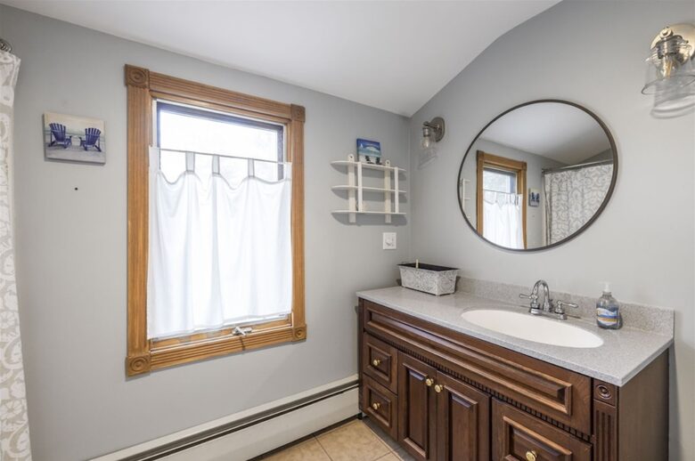 Walkable Charm Near Ogunquit Beach - Ogunquit, Maine