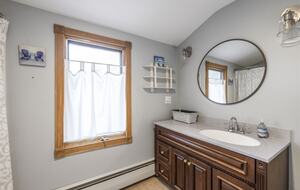 Walkable Charm Near Ogunquit Beach - Ogunquit, Maine