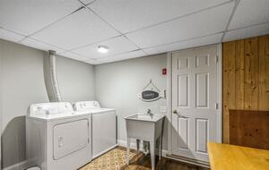 Walkable Charm Near Ogunquit Beach - Ogunquit, Maine