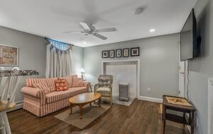 Walkable Charm Near Ogunquit Beach - Ogunquit, Maine