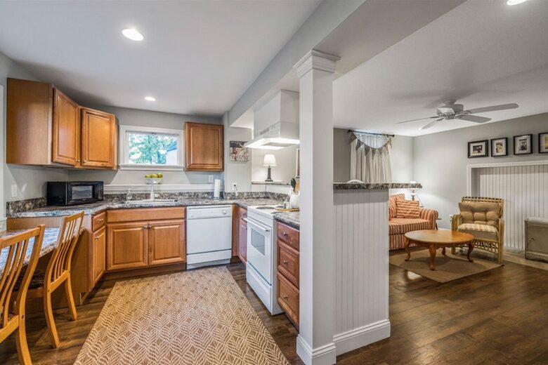 Walkable Charm Near Ogunquit Beach - Ogunquit, Maine