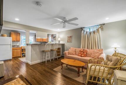 Walkable Charm Near Ogunquit Beach - Ogunquit, Maine