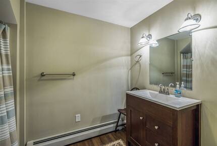 Walkable Charm Near Ogunquit Beach - Ogunquit, Maine