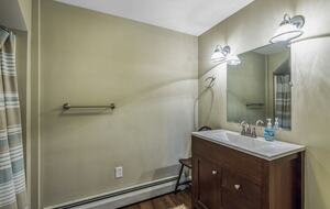 Walkable Charm Near Ogunquit Beach - Ogunquit, Maine