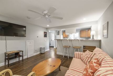 Walkable Charm Near Ogunquit Beach - Ogunquit, Maine