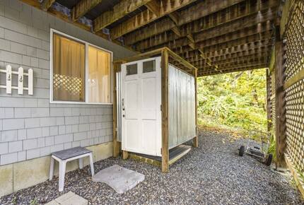 Walkable Charm Near Ogunquit Beach - Ogunquit, Maine