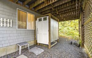 Walkable Charm Near Ogunquit Beach - Ogunquit, Maine