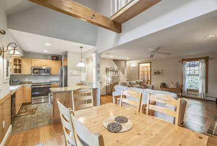 Walkable Charm Near Ogunquit Beach - Ogunquit, Maine