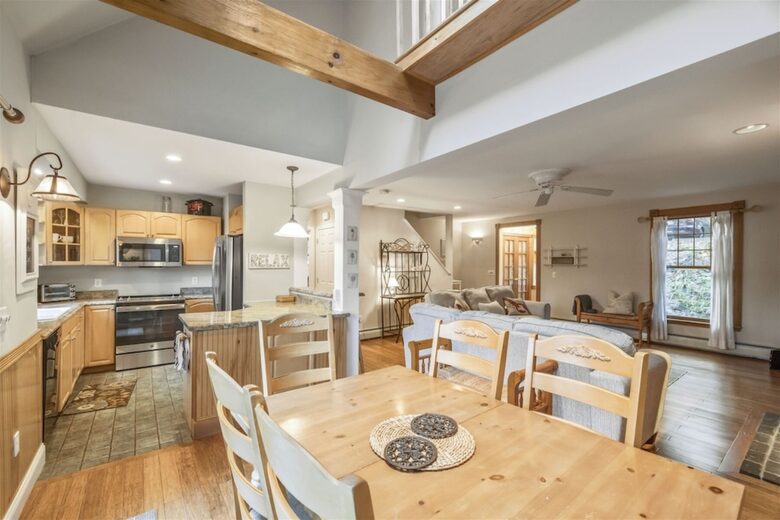 Walkable Charm Near Ogunquit Beach - Ogunquit, Maine