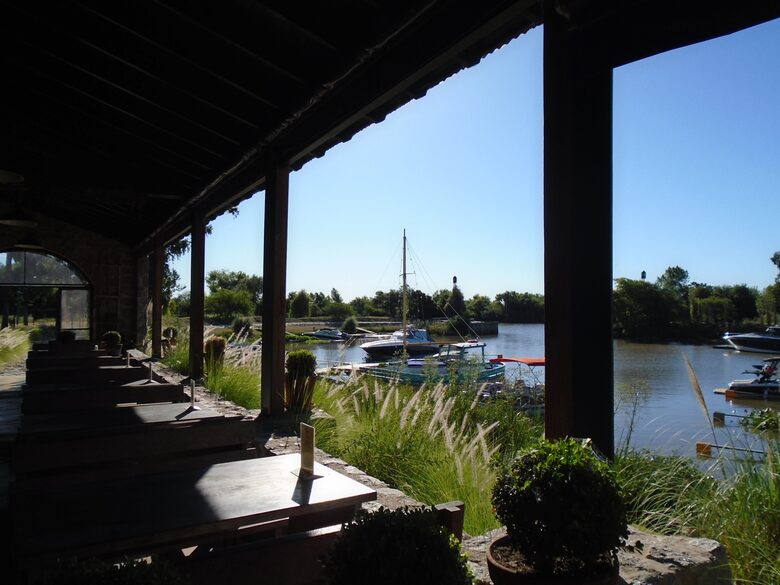 Modern Waterfront Lake House | Carmelo Golf - Carmelo, Uruguay