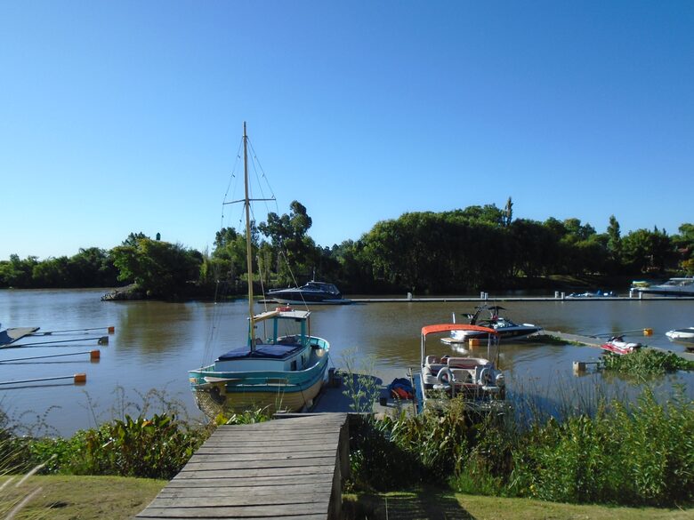 Modern Waterfront Lake House | Carmelo Golf - Carmelo, Uruguay