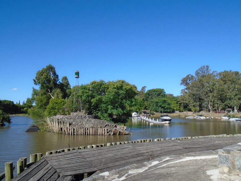 Modern Waterfront Lake House | Carmelo Golf - Carmelo, Uruguay