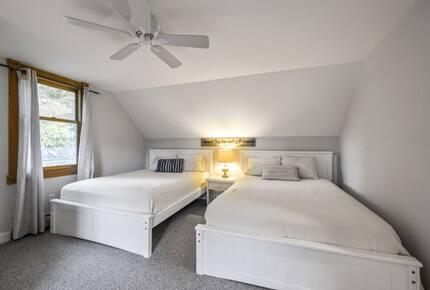 Walkable Charm Near Ogunquit Beach - Ogunquit, Maine