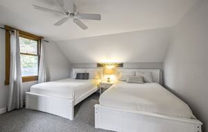 Walkable Charm Near Ogunquit Beach - Ogunquit, Maine