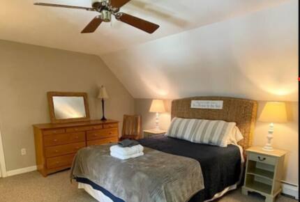 Walkable Charm Near Ogunquit Beach - Ogunquit, Maine