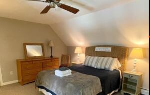 Walkable Charm Near Ogunquit Beach - Ogunquit, Maine