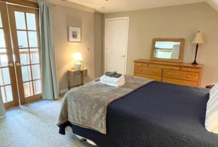 Walkable Charm Near Ogunquit Beach - Ogunquit, Maine