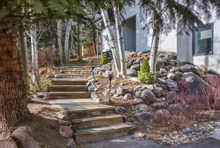 Mountain-View Lodge near Vail Village - Vail, Colorado