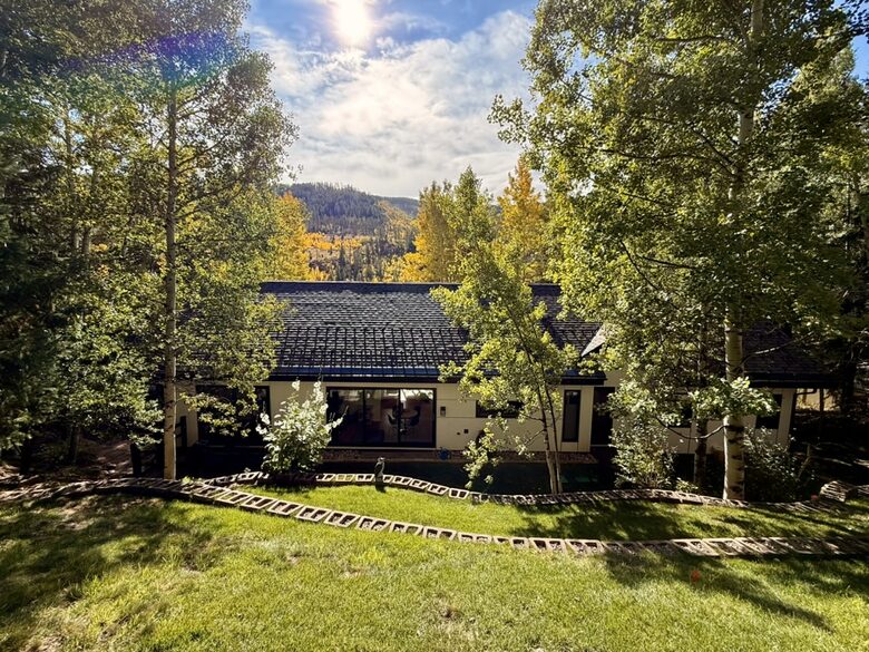 Mountain-View Lodge near Vail Village - Vail, Colorado