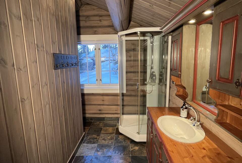 Kvitfjell, Authentic Scandinavian Log Cabin with Ski-Out Access - Fåvang, Norway
