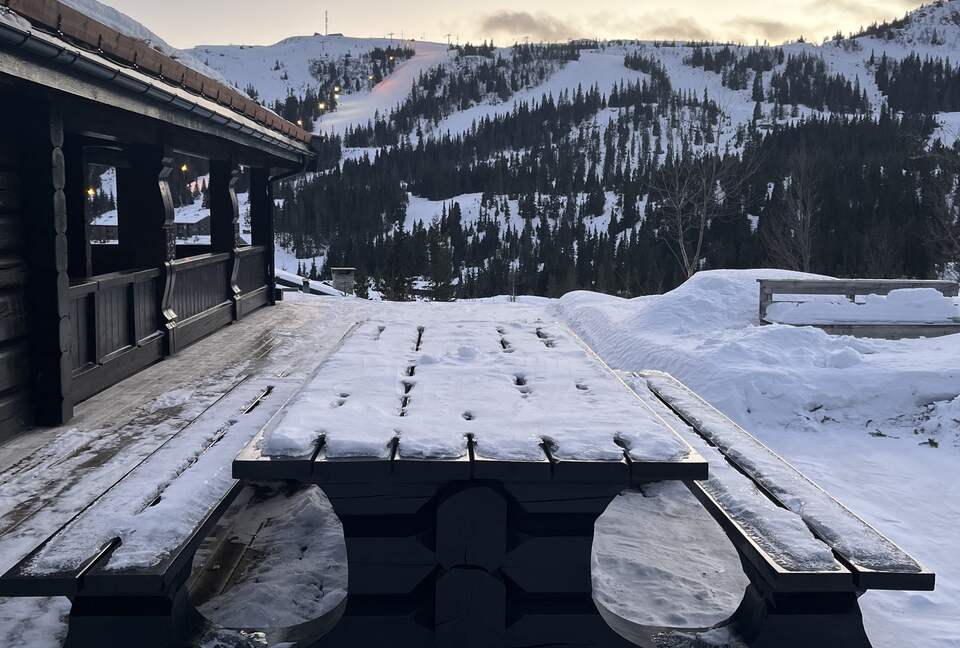 Kvitfjell, Authentic Scandinavian Log Cabin with Ski-Out Access - Fåvang, Norway