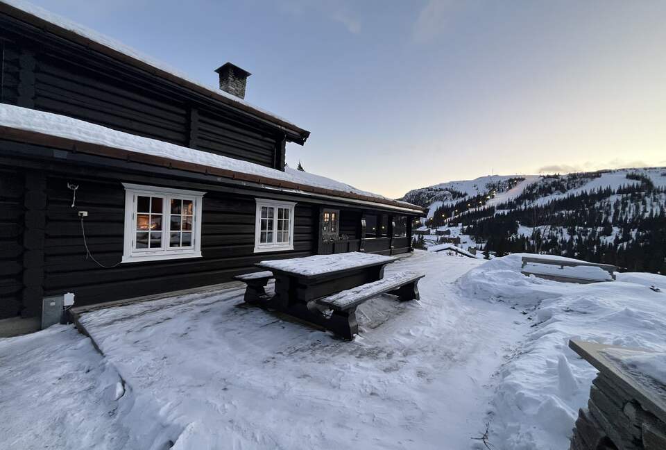 Kvitfjell, Authentic Scandinavian Log Cabin with Ski-Out Access - Fåvang, Norway