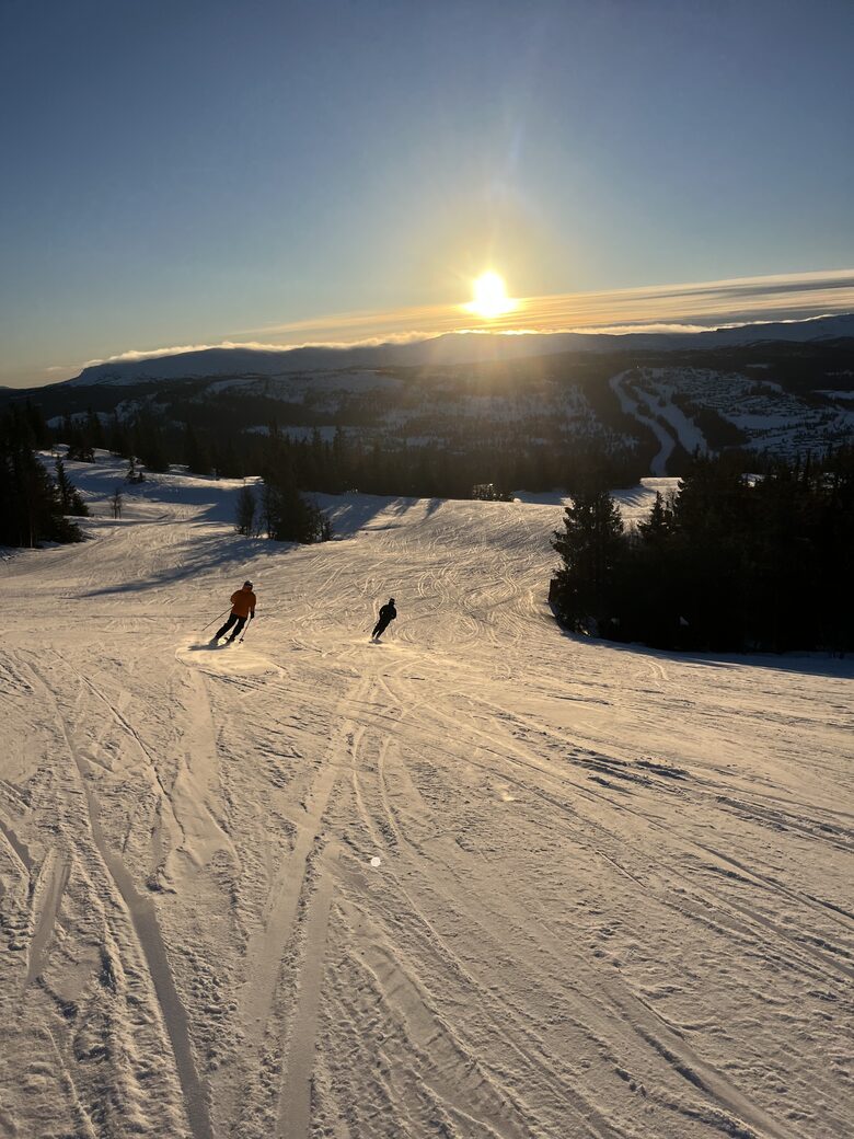 Kvitfjell, Authentic Scandinavian Log Cabin with Ski-Out Access - Fåvang, Norway