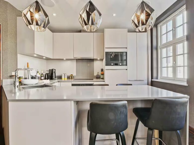 An Elegant Mayfair Apartment - London, United Kingdom