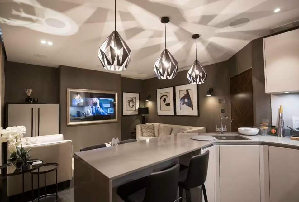 An Elegant Mayfair Apartment - London, United Kingdom