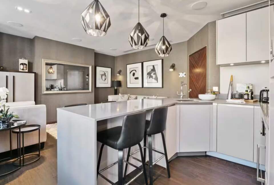 An Elegant Mayfair Apartment - London, United Kingdom