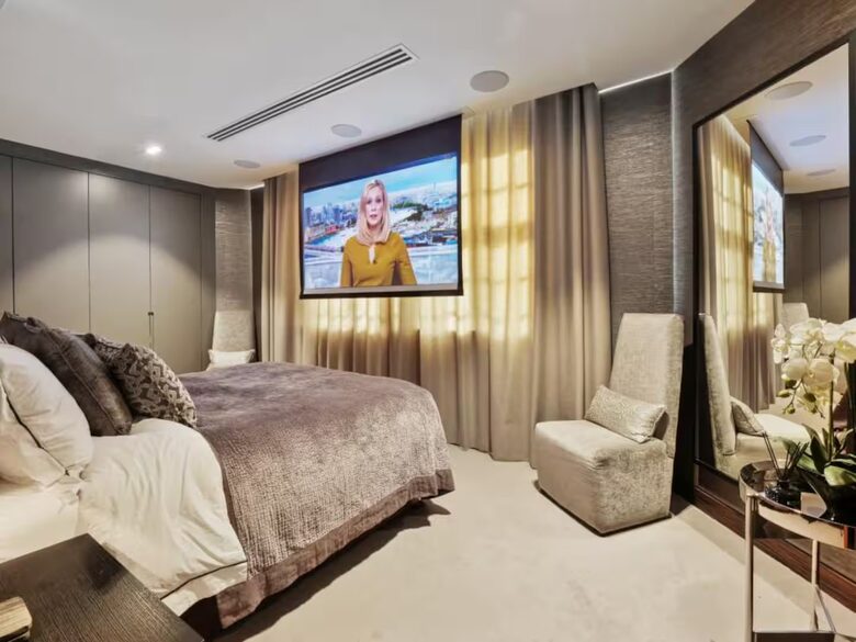 An Elegant Mayfair Apartment - London, United Kingdom