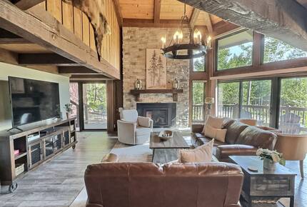 Well-Appointed Townhome Overlooking Dillon Reservoir - Silverthorne, Colorado