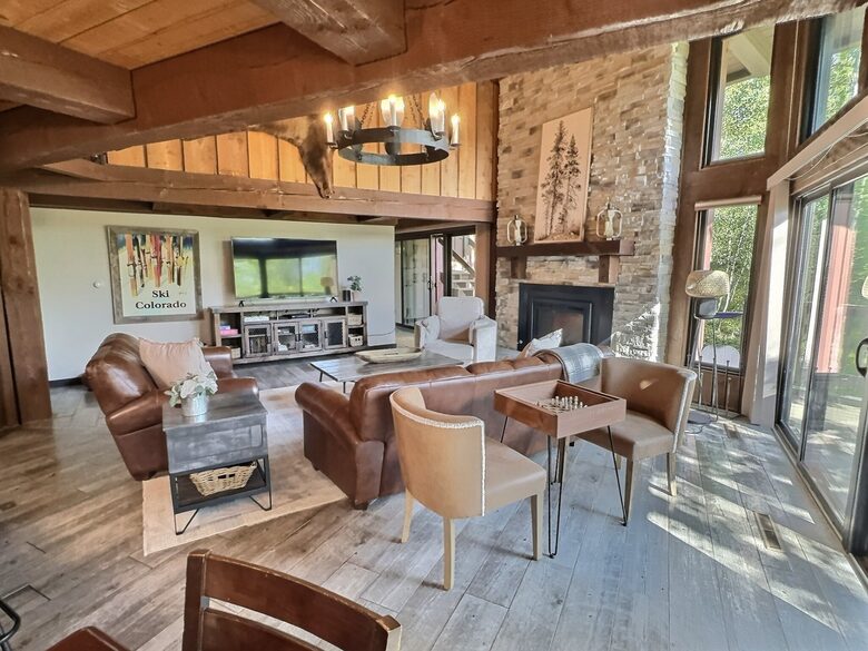 Well-Appointed Townhome Overlooking Dillon Reservoir - Silverthorne, Colorado