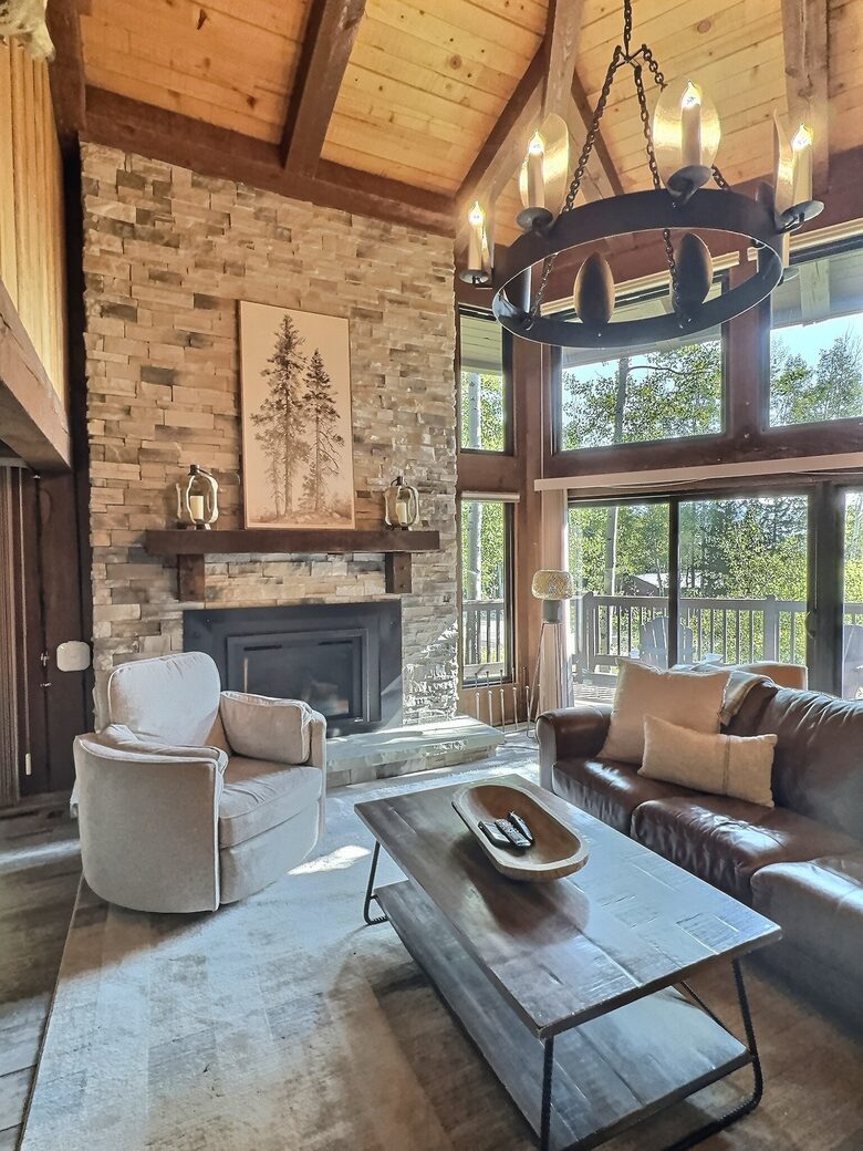 Well-Appointed Townhome Overlooking Dillon Reservoir - Silverthorne, Colorado