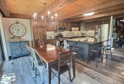 Well-Appointed Townhome Overlooking Dillon Reservoir - Silverthorne, Colorado