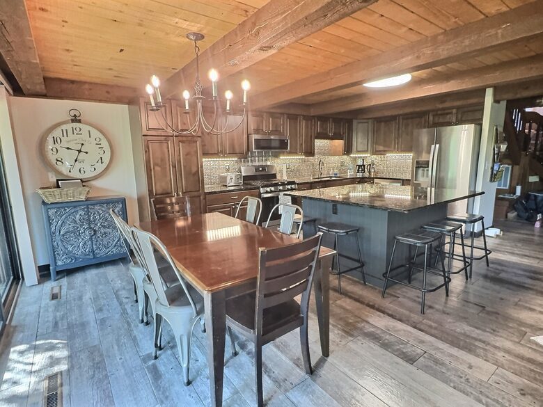 Well-Appointed Townhome Overlooking Dillon Reservoir - Silverthorne, Colorado