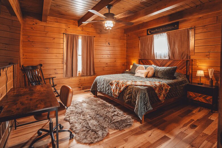 A Secluded Hocking Hills Cabin Retreat - McArthur, Ohio
