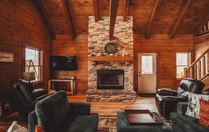 A Secluded Hocking Hills Cabin Retreat - McArthur, Ohio