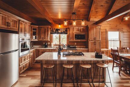 A Secluded Hocking Hills Cabin Retreat - McArthur, Ohio