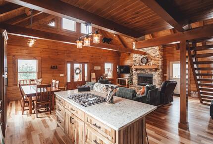 A Secluded Hocking Hills Cabin Retreat - McArthur, Ohio