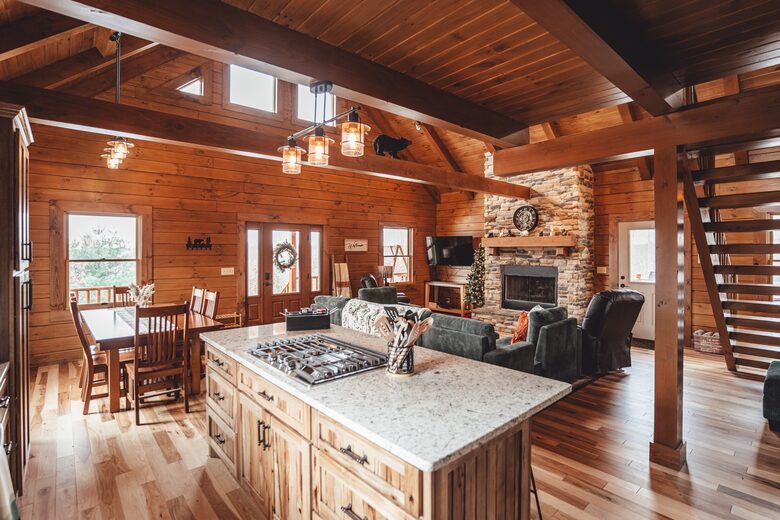 A Secluded Hocking Hills Cabin Retreat - McArthur, Ohio