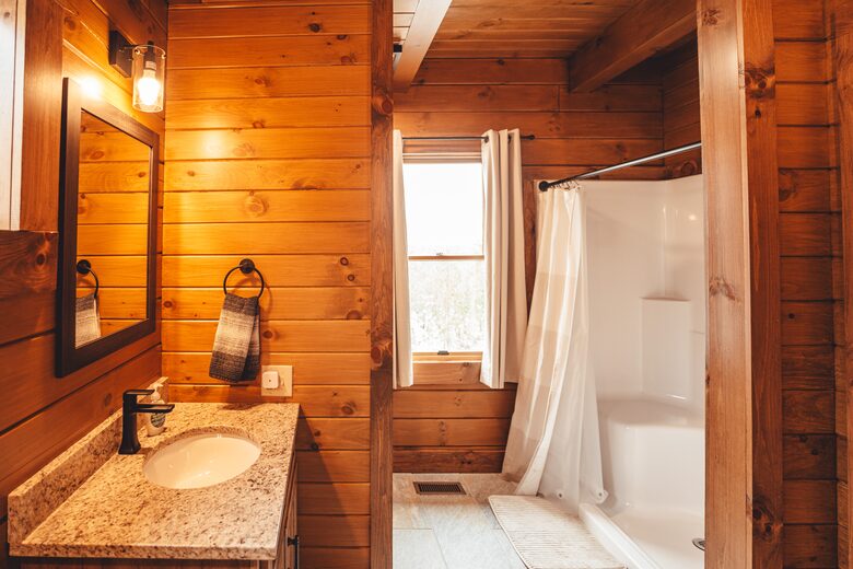 A Secluded Hocking Hills Cabin Retreat - McArthur, Ohio