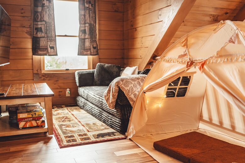A Secluded Hocking Hills Cabin Retreat - McArthur, Ohio