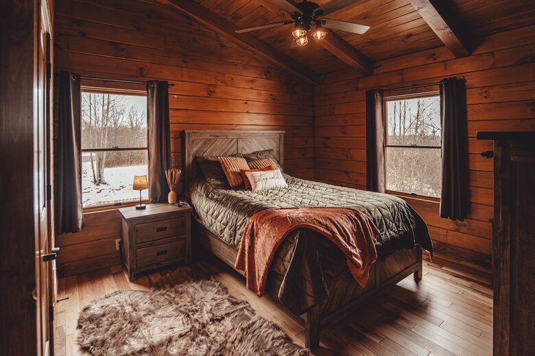 A Secluded Hocking Hills Cabin Retreat - McArthur, Ohio