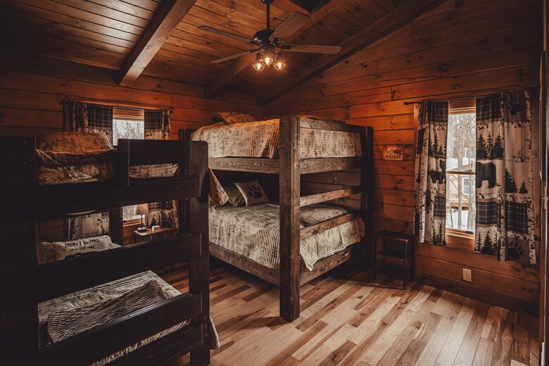 A Secluded Hocking Hills Cabin Retreat - McArthur, Ohio