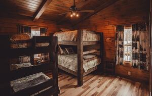 A Secluded Hocking Hills Cabin Retreat - McArthur, Ohio