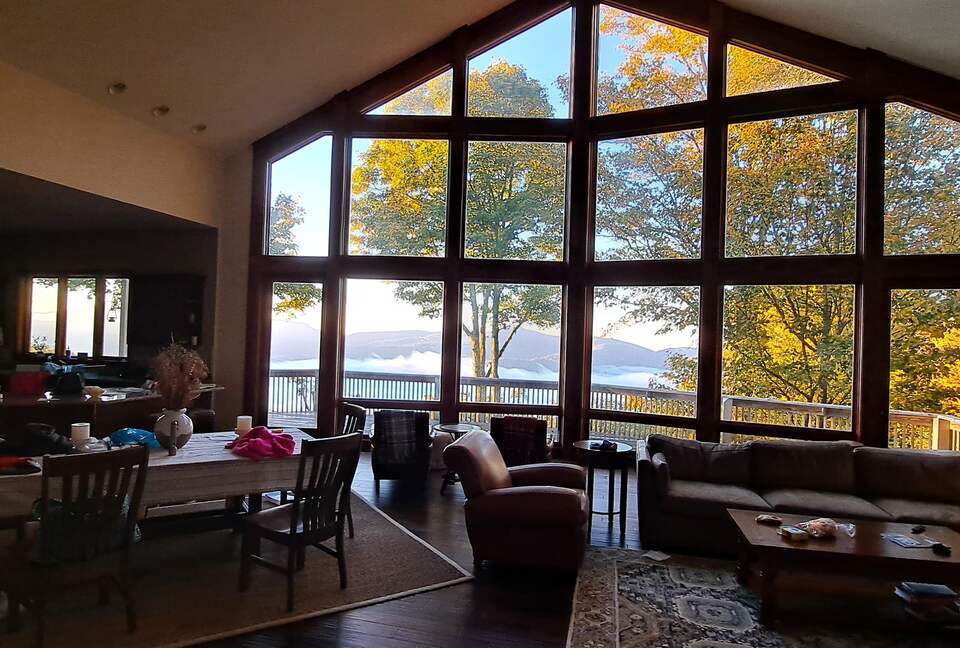 Main living roon w views